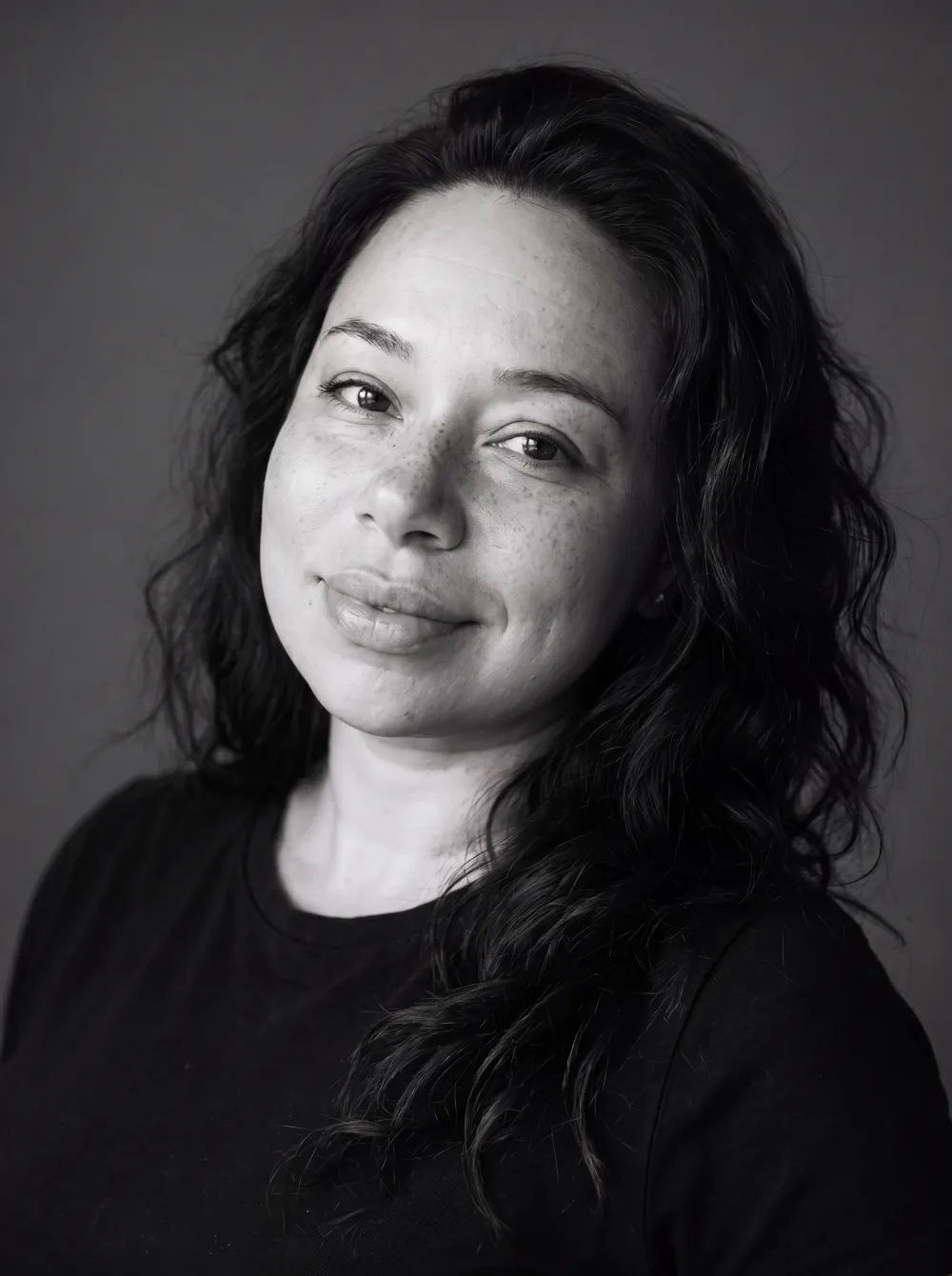 Diana, makeup artist din Bacău, portret de studio alb-negru